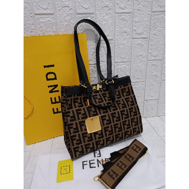 tas fashion tote Fendi peekaboo  kanvas medium size 3fungsi, Fendi Tote top handle, shoulder bag.dan selempang free paperbag