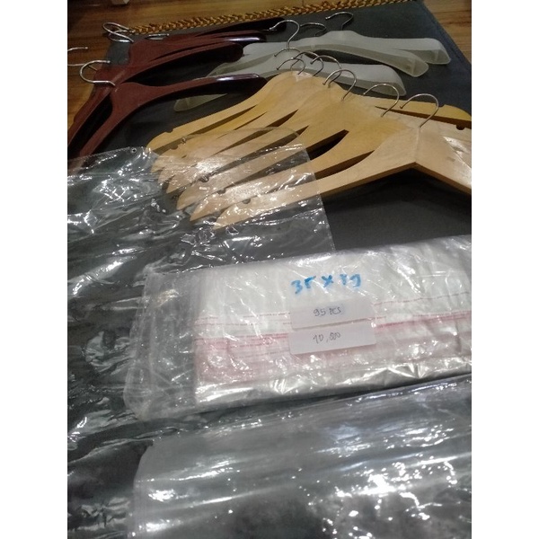 paket hanger dan plastik (bekas)
