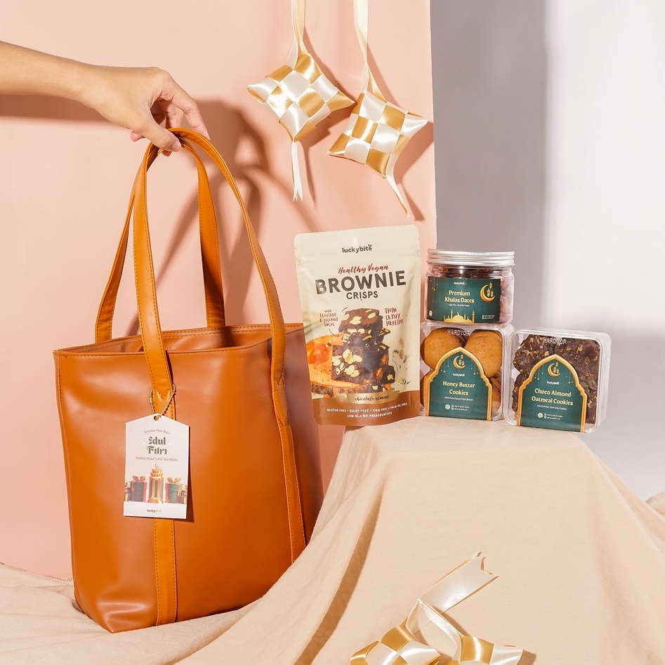 

Hampers Lebaran Idul Fitri / Parcel Lebaran - PREMIUM LEATHER BAG - SET SOPHIA - LUCKYBITE