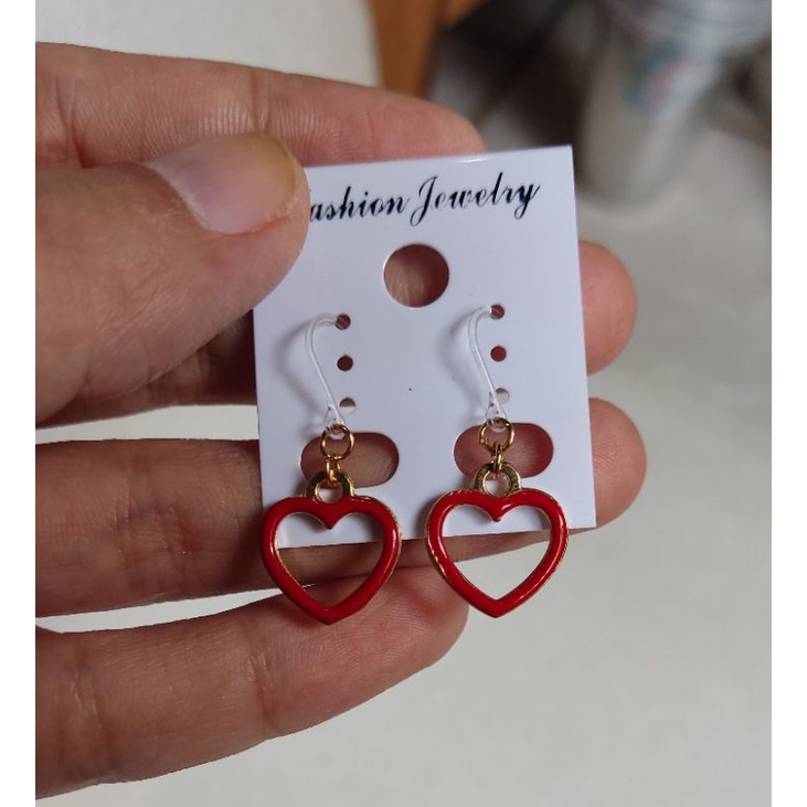 Anting impor kait plastik Love