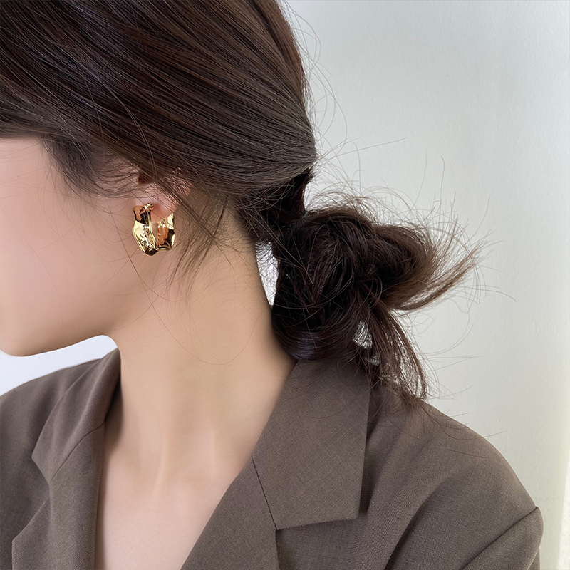 Anting-anting Berbentuk C Setengah Lingkaran Logam glossy vintage Sederhana Aksesoris Telinga Korea Wanita