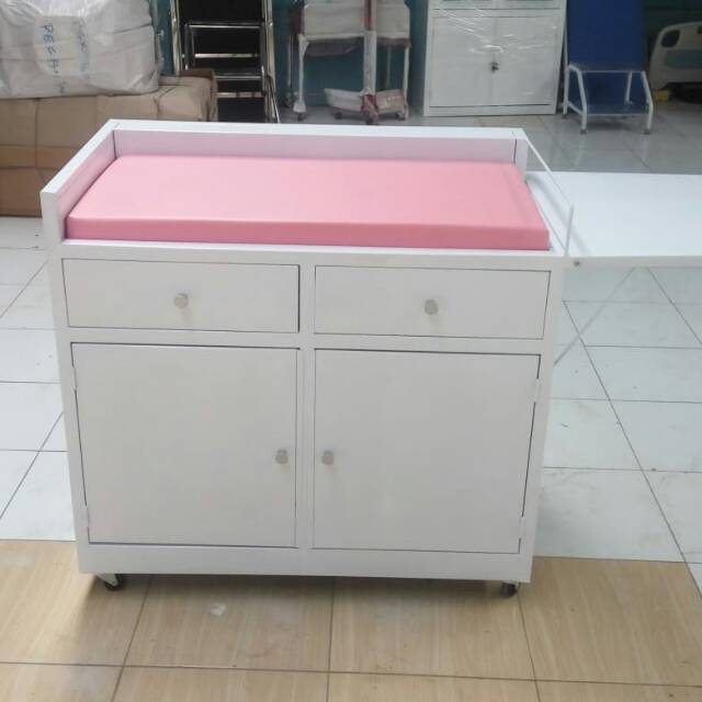 Meja resusitasi bayi