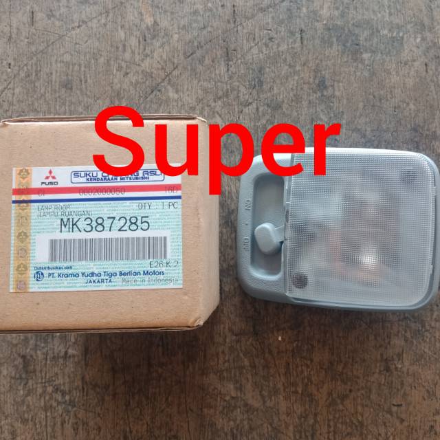 Lampu plafon tengah dalam ORI inter canter FE71