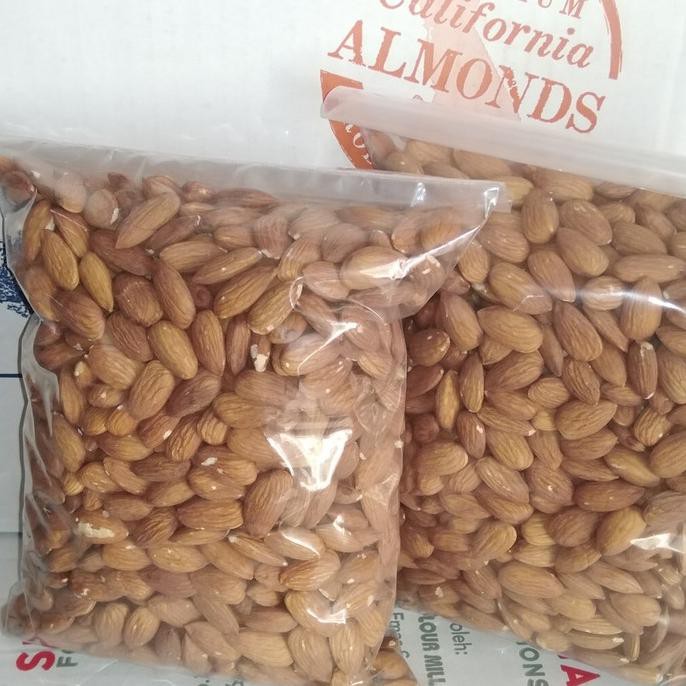

Kacang Almond Mentah Kupas/ Tanpa Cangkang 1Kg Lowienjan24