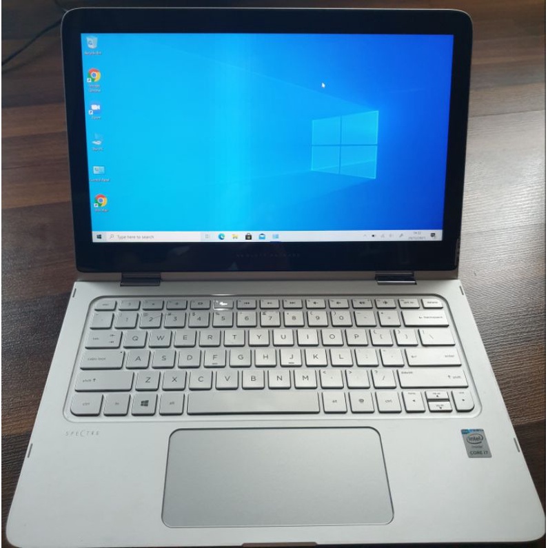 Laptop HP Spectre x360 13 Core i7 5500 RAM 8 Gb SSD 256 Gb Layar QHD Touchscreen bisa diputar 360