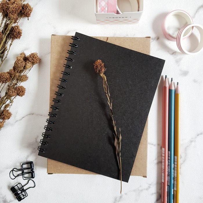 

BUKU SKETSA/SKETCHBOOK A6,A5,B5 / SUPER BLACK /ISI HITAM COVER HITAM - A6