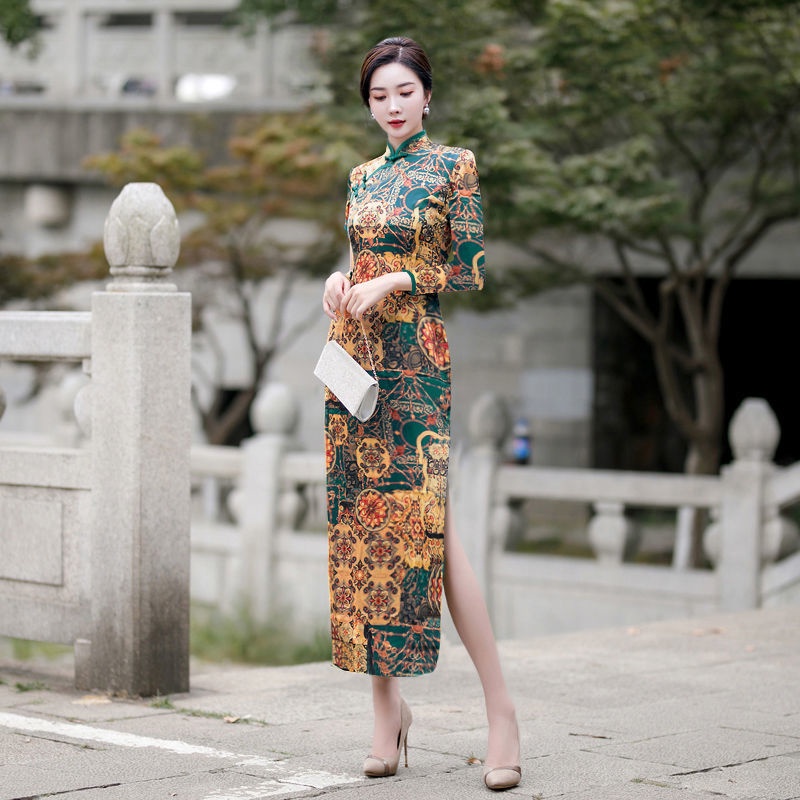 2022 autumn clothes New Retro cheongsam women's long style split temperament young style show Chines