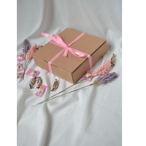 

4.4 Brands Festival SNACK BOX GIFT/KADO WISUDA/HAMPERS/LEBARAN, SNACK BOX ISI 10PCS Free Request Kartu Ucapan