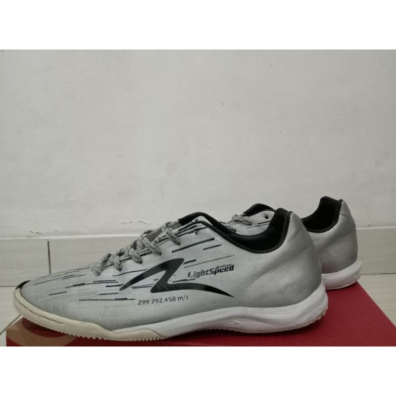 Sepatu futsal SPECS LS