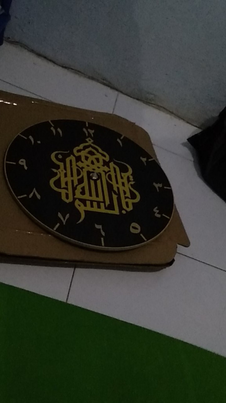 Jam Dinding Nuansa Islami Kaligrafi Arab Bismillah - Sweep Movement