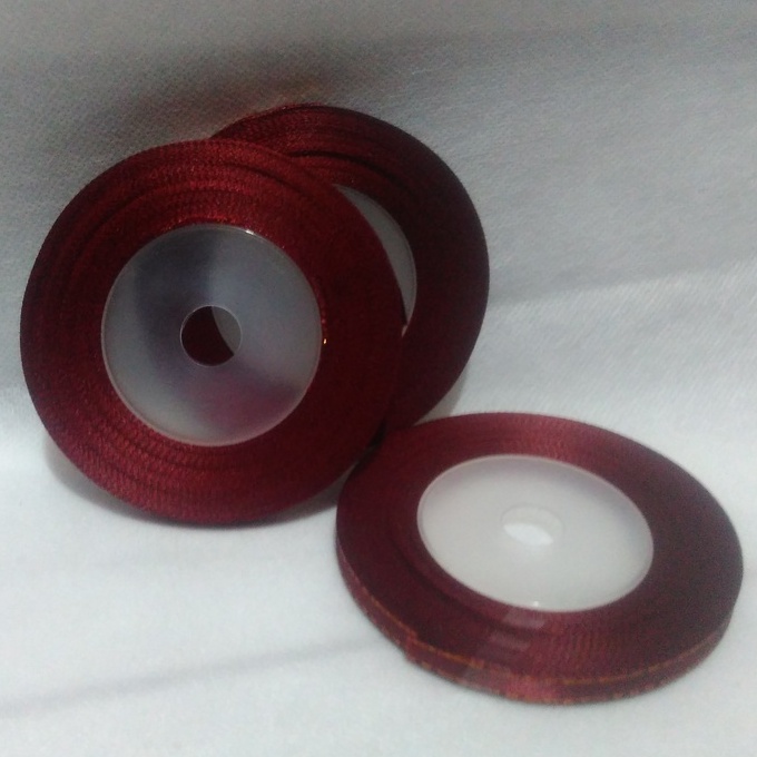 

Pita Satin Lis mas Maron Ukuran 1/4inch isi 25yard