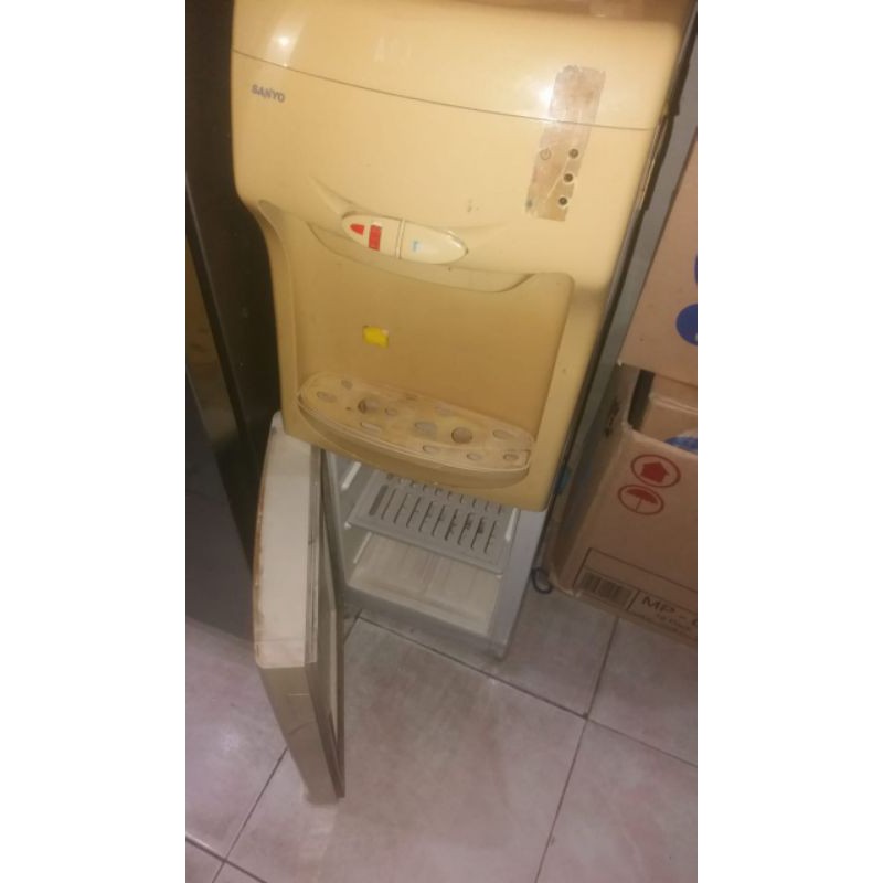 SECOND dispenser standing+kulkas dibawahnya