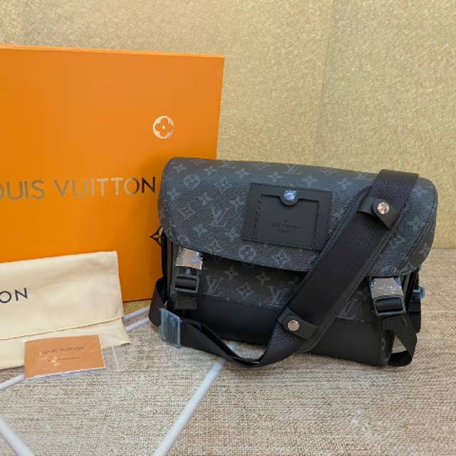 Tas LV Messenger PM Voyager Monogram Eclips Canvas