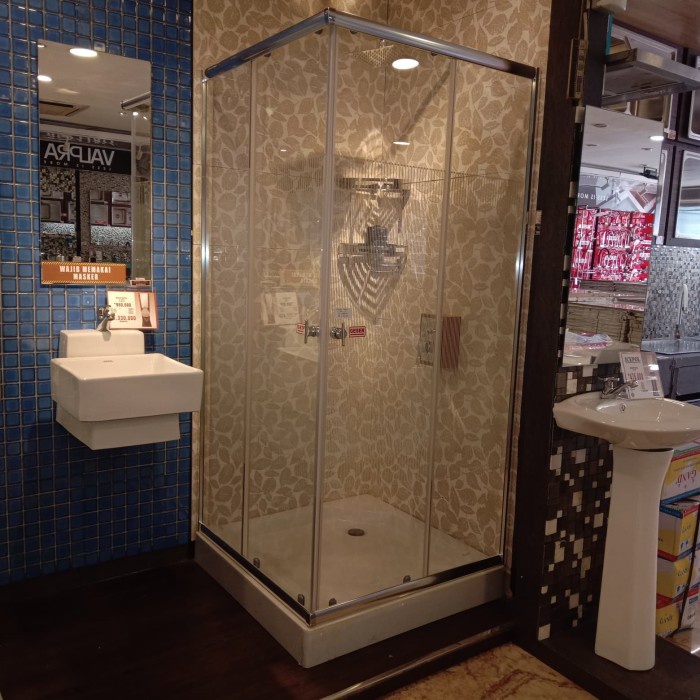 Box shower. Kaca Shower kamar mandi. Partisi kaca. Shower room