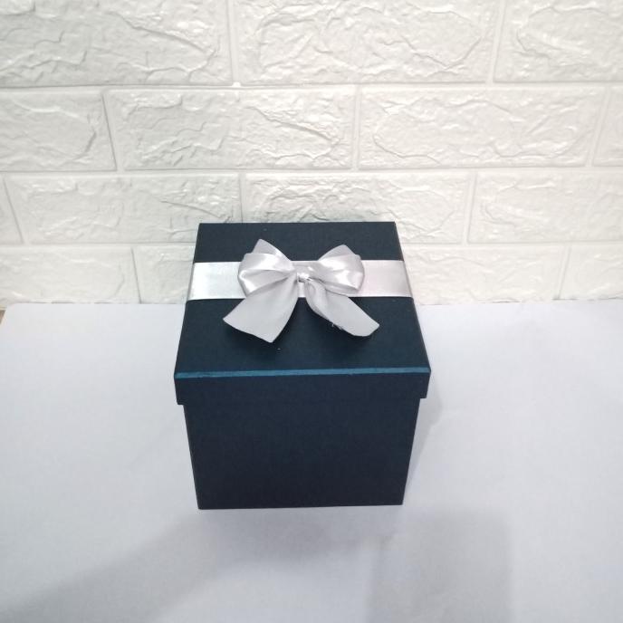 

[COD] kotak kado ukuran 15x15x15 [COD]