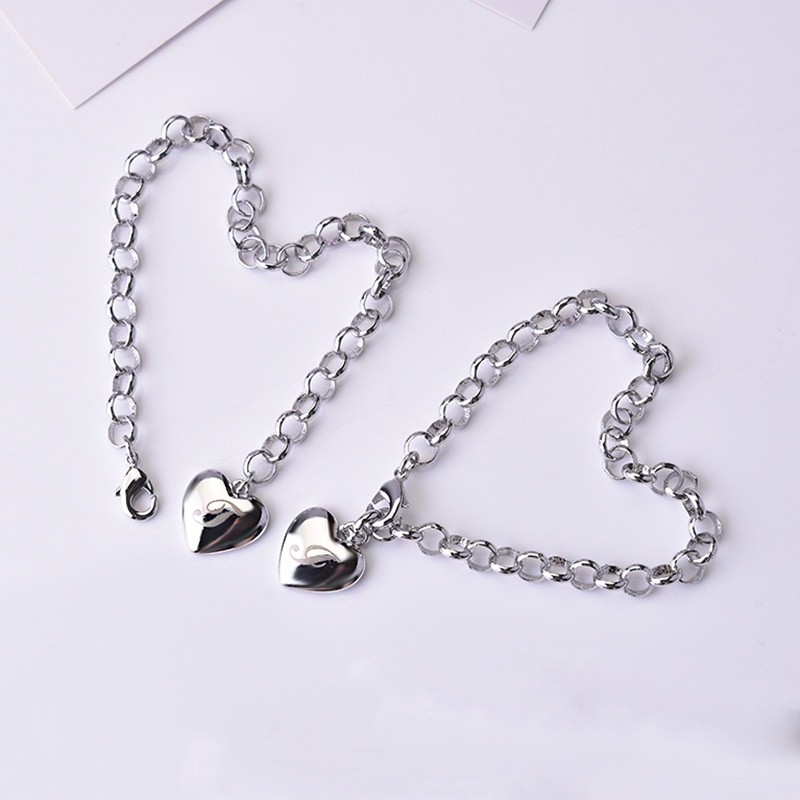 Gelang Desain 26 Huruf Love Bahan Stainless Steel Warna Silver Untuk Wanita