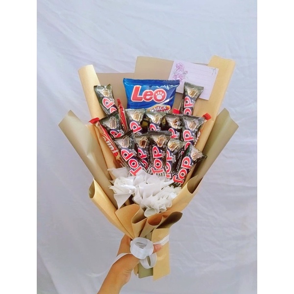 

Bouquet snack / bucket snack / buket snack premium warna coklat cocok untuk hadiah wisuda / graduation / ulang tahun / anniversary / birthday kualitas premium, estetik