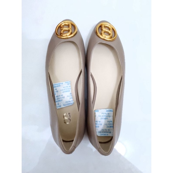 Elan shoes by Buttonscarves Oat size 36 Preloved