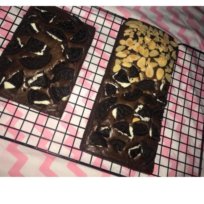 

11.11✔️Fudgy Brownies ( Sudah termasuk Kartu Ucapan )|KD1