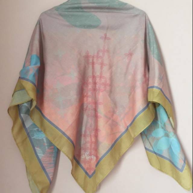 Phalosa Kinaya scarf