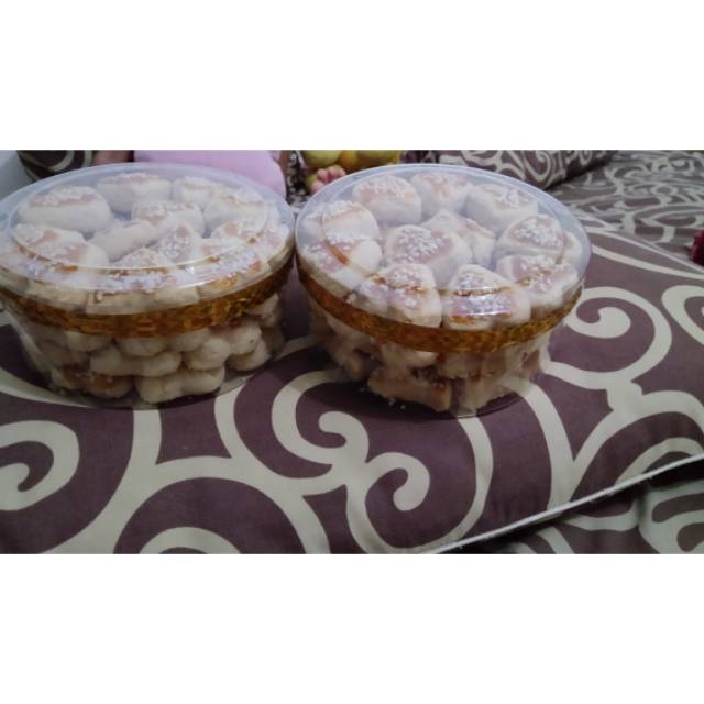 

Kue kacang wijen