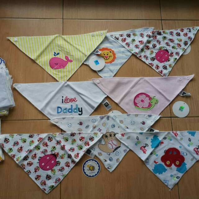 Celemek Bayi /Slabber/ Bib segi tiga