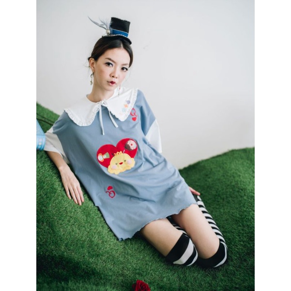 THE OVERTEE X SALLY AND PIPER - QUEEN BEE TSHIRT - DUSTY LILAC/ DUSTY BLUE