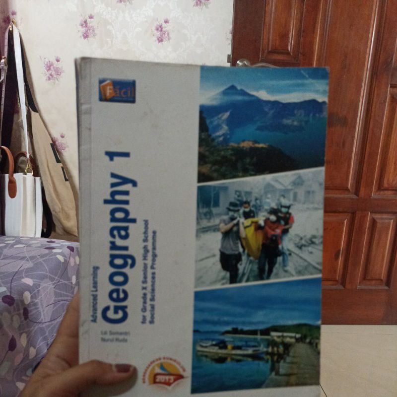 

Buku geografi/geography 1 Lili Somantri Nurul Huda Penerbit Facil Kurikulum 2013