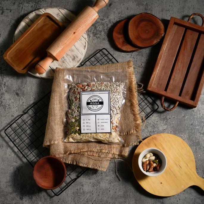 

mix nuts and dried fruit 500 gram