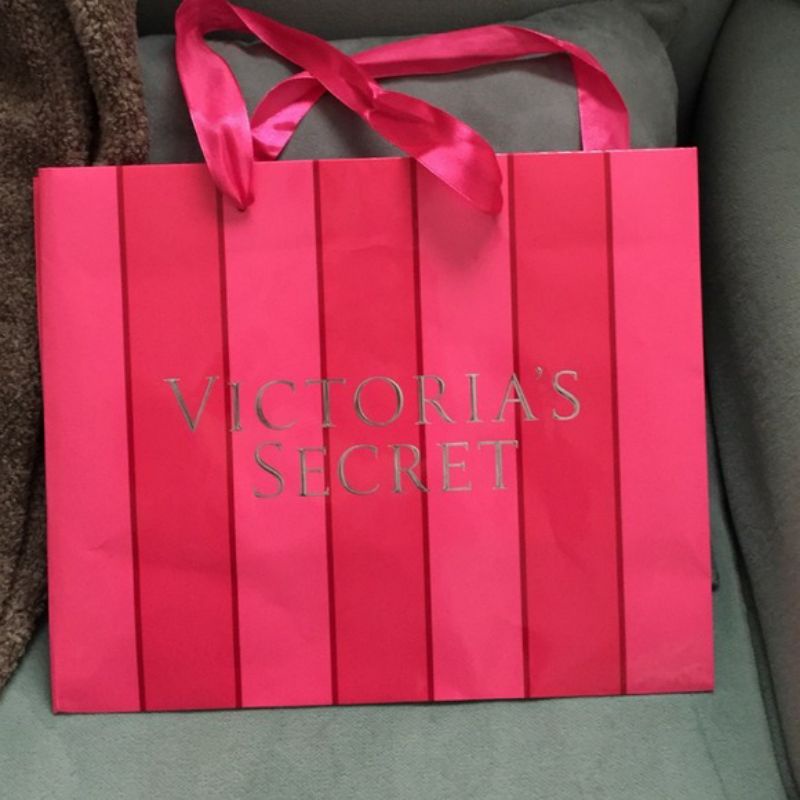 ON SALE!❤VICTORIA'S SECRET VS PAPER BAG L SIZE RED &amp; DARK PINK STRIPES MOTIVES PINK TUA GARIS (AS SEEN ON PIC) PROMO SUPER MURAH KANTONG KERTAS PINK MERAH GARIS-GARIS KADO ULANG TAHUN VALENTINE SESERAHAN SANJIT CANTIK MEWAH MERAH MUDA TISSUE KARTU UCAPAN