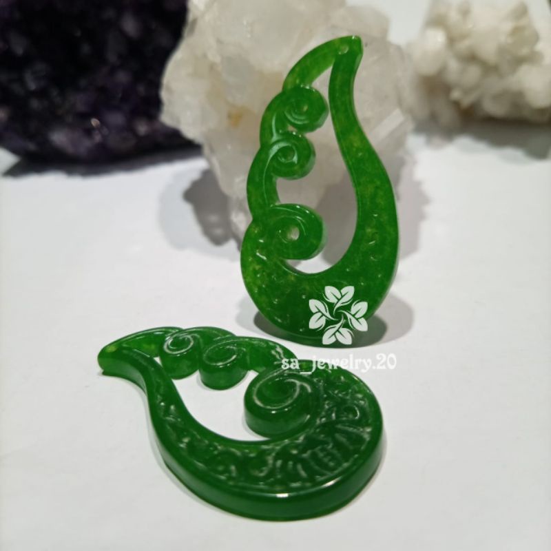 Liontin giok asli ukir