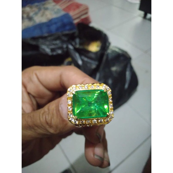Cincin zamrud chatam
