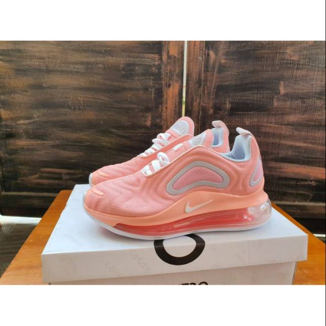 Nike Airmax 720 
Pink/wanita/sneakers/spot