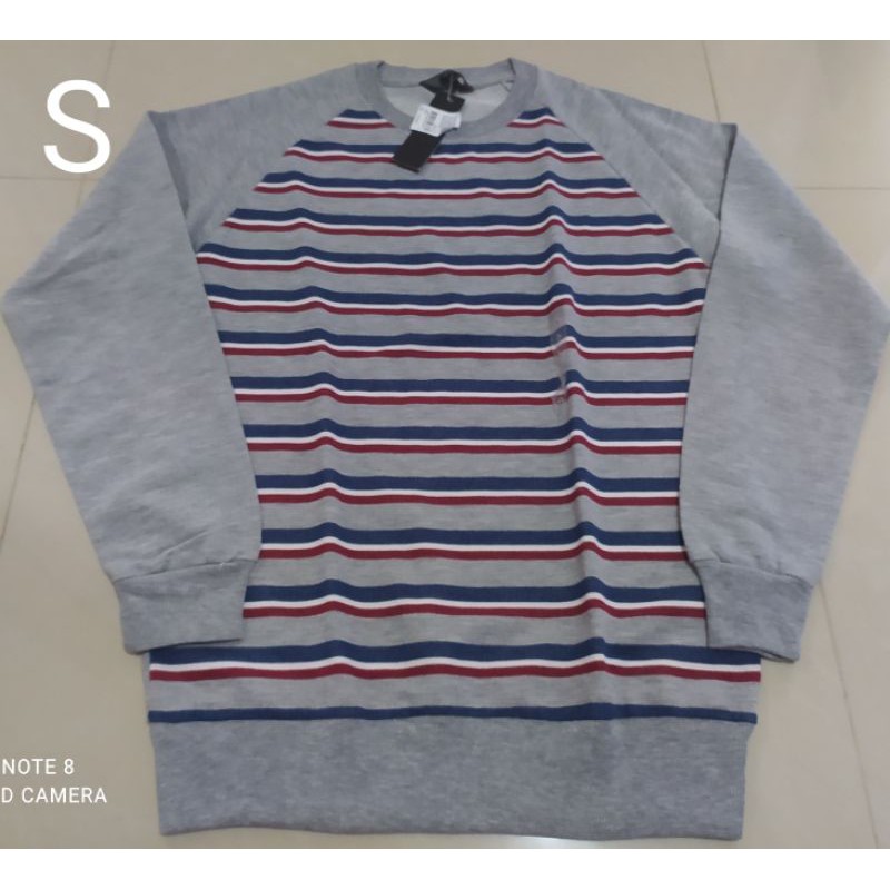 Sweater pria Details