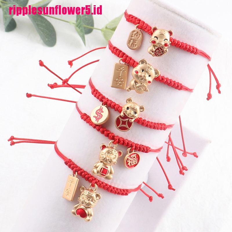 # Kaos T-Shirt Wanita Lengan Pendek Motif Print #2022 Gelang Tangan Tali Merah Aksen Kepala Harimau Handmade Ala Cina Untuk Wanita