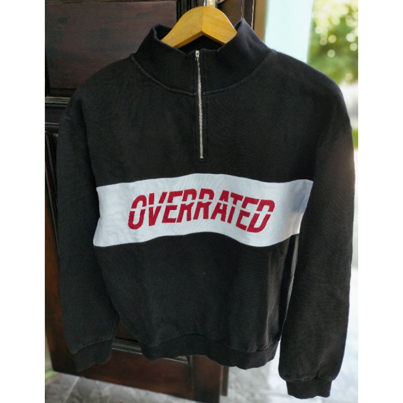 Crewneck Bershka "overrated"