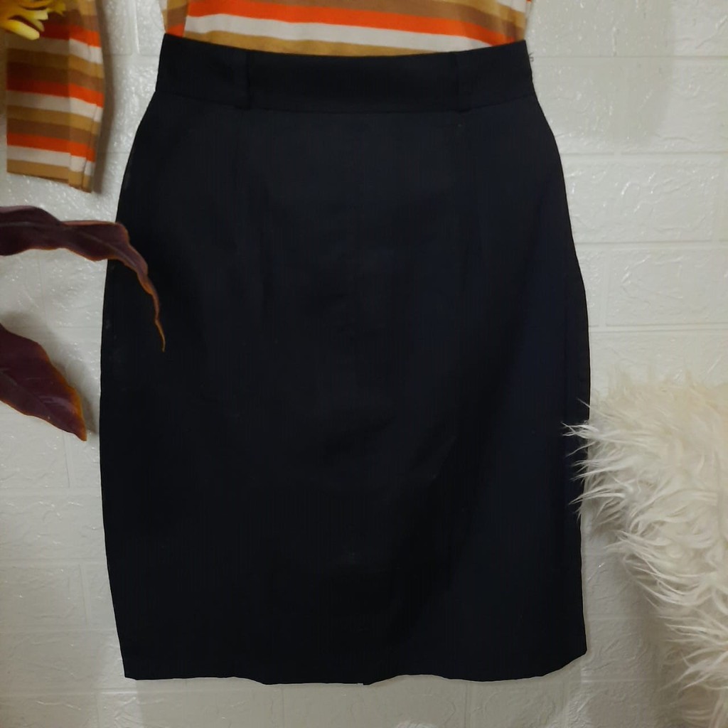 ROK PENDEK POLOS HITAM (SECONDHAND/PRELOVED)