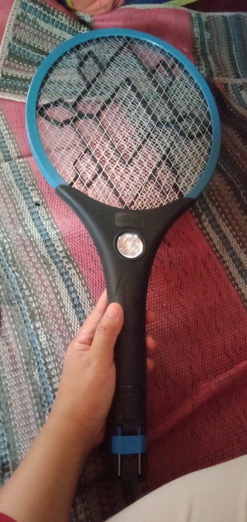 Raket Nyamuk Charge + Senter Led Vdr 101rn