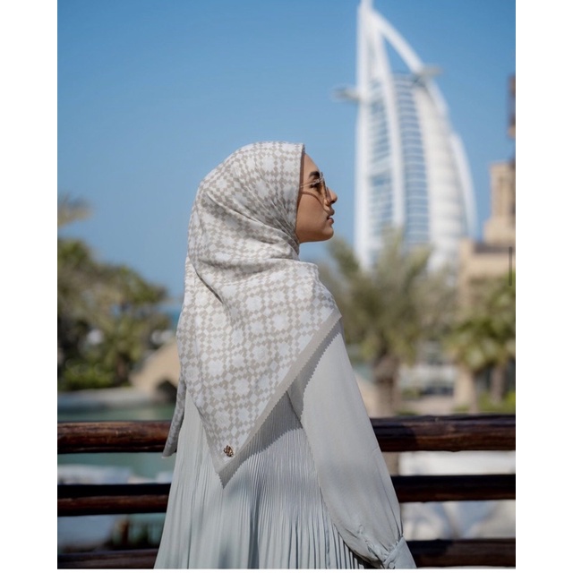 Hazel monogram heaven lights