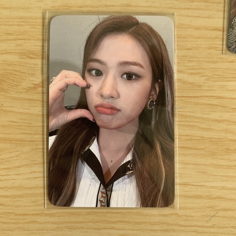 IVE YUJIN BENEFIT KTOWN OFFICIAL PHOTOCARD ELEVEN