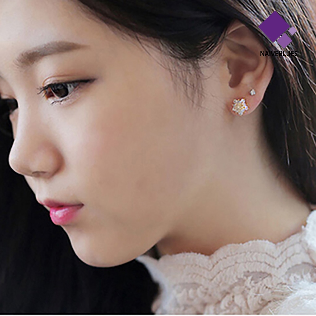 1 Pasang Anting Bentuk Kepingan Salju Aksen Berlian Imitasi Untuk Wanita