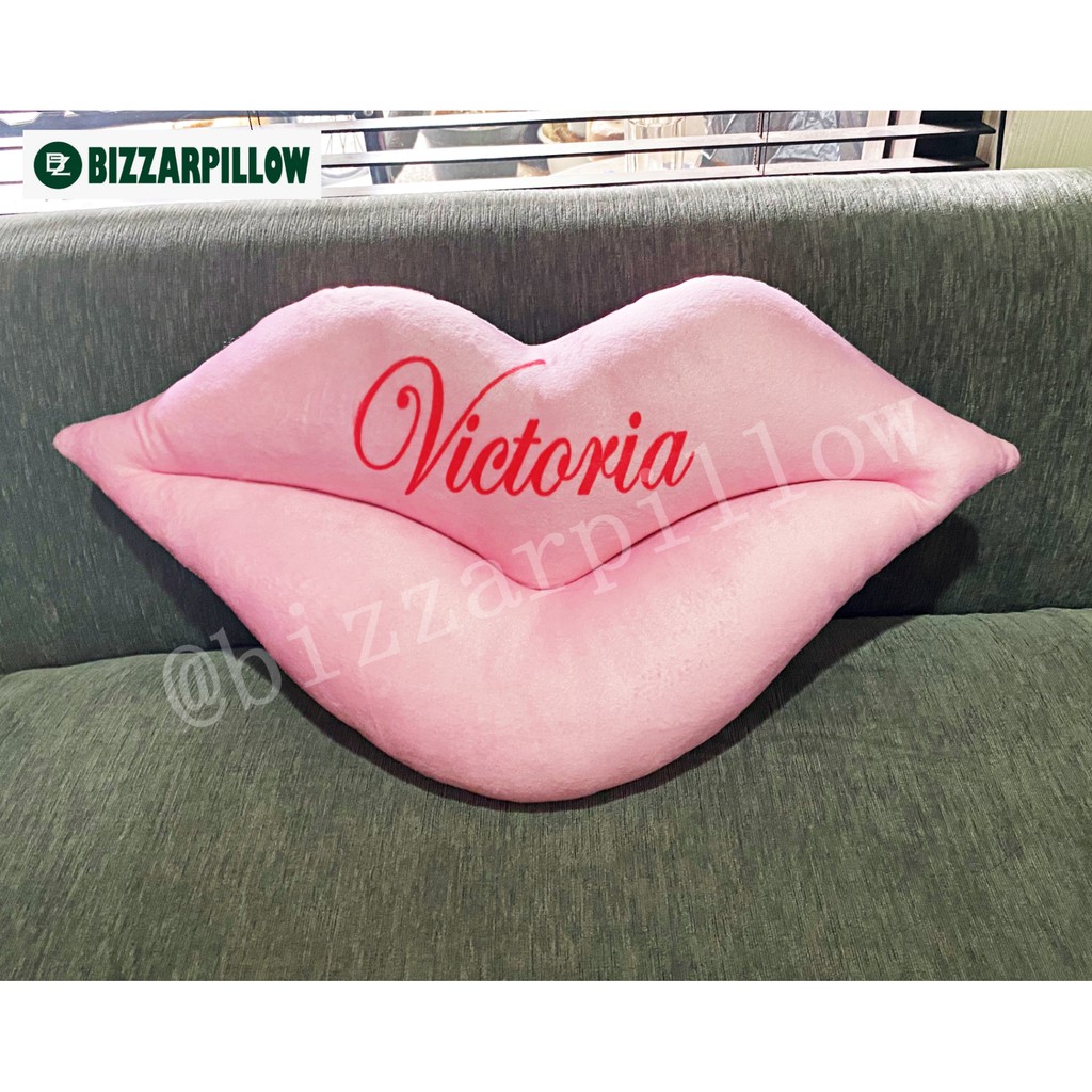 Bizzarpillow Bantal Bibir Nama Size M BZ188