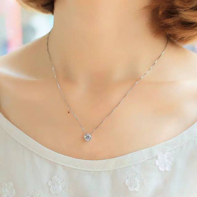 Kalung replika berlian lapis emas putih