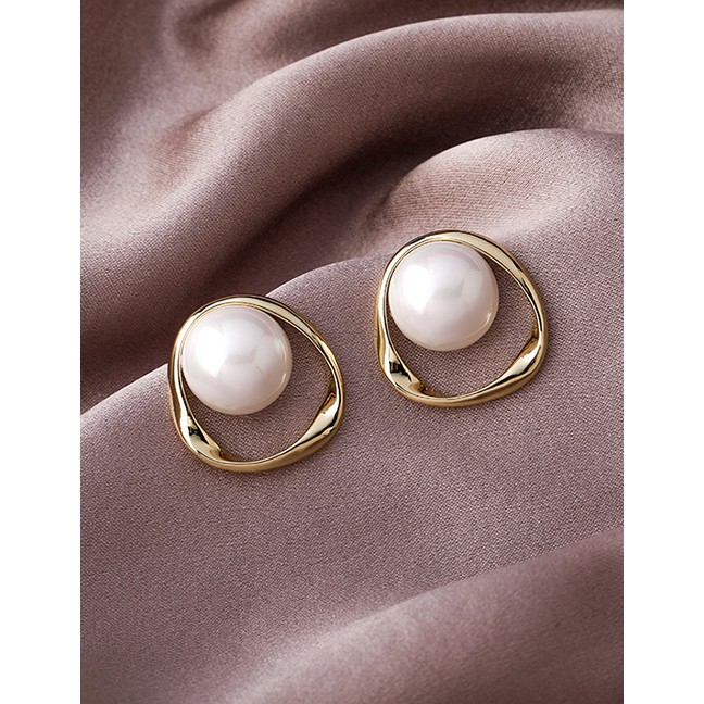 LRC Anting Tusuk Fashion Gold Color Pearl Geometric Alloy Earrings P89111