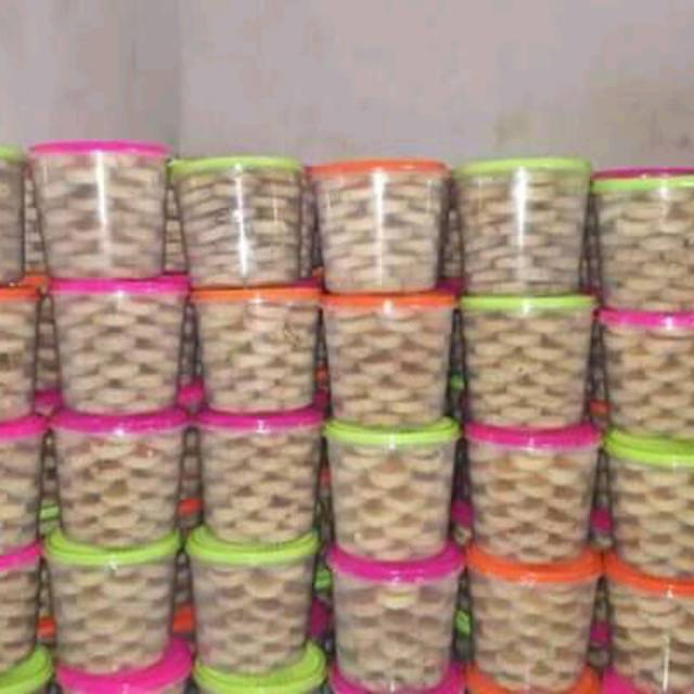 

Kue kacang / Renyah Gurih