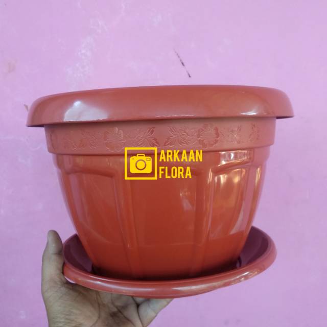 Pot Tanaman warna coklat