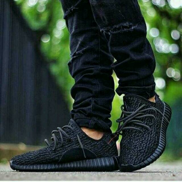 Sepatu Adidas Yeezy 350 Pirate Black Premium Alas Putih