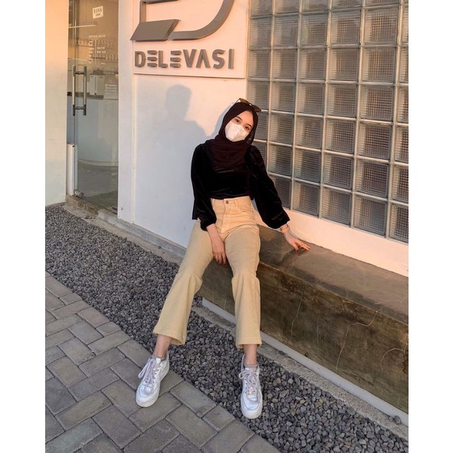 Celana Highwaist Jeans Loose Sobek Wanita Repped Cream