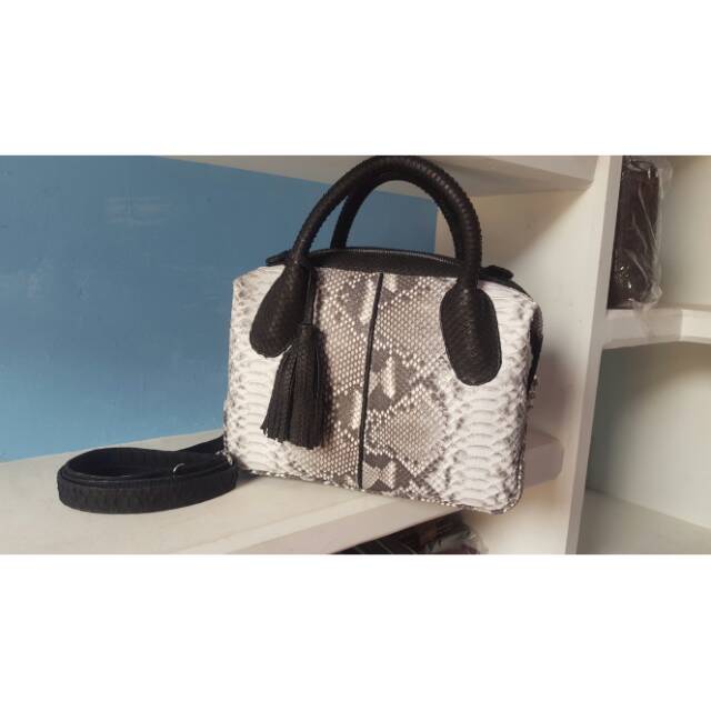 Tas kulit ular asli