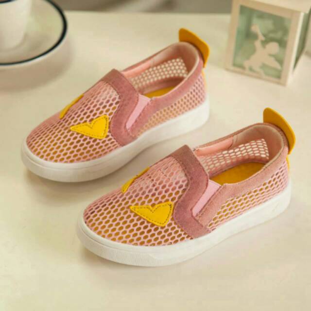 Sepatu jala pink fendi monster